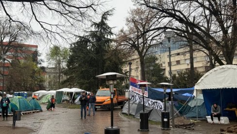 NE ODUSTAJU OD ZAHTEVA DA SE VRATE NA FAKULTETE: Studenti koji žele da uče obraćaju se iz Pionirskog parka