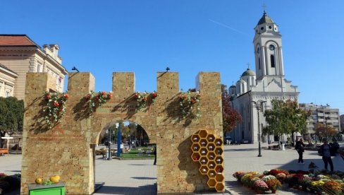 LJUBAVNI MAG OBEĆALA ČOVEKU DA ĆE MU VRATITI VERENICU, PA GA OJADILA: Tužilaštvo u Smederevu traži zatvrosku kaznu za prevarantknjiu LJUBAVNI MAG OBEĆALA ČOVEKU DA ĆE MU VRATITI VERENICU, PA GA OJADILA: Tužilaštvo u Smederevu traži zatvrosku kaznu za prevarantknjiu