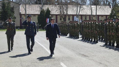 СРБИЈА ЈЕ УВЕК СПРЕМНА ЗА ОДБРАНУ Министар Гашић на полагању заклетве војника генерације „март 2025“ (ФОТО)