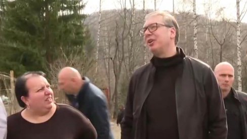 VUČIĆ U CRNOJ TRAVI: Predsednik obilazi poljoprivredno domaćinstvo Voinović (FOTO/VIDEO)