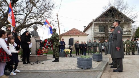 OD HEROJSKE POGIBIJE PILOTA ŽIVOTE ĐURIĆA 26 GODINA: „Dan sećanja“ organizovan u njegovom rodnom Davidovcu (FOTO)