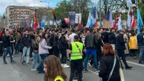 ТЕРОР БЛОКАДЕРА ФОТЕЉАША СЕ НАСТАВЉА: Настављају са малтретирањем грађана - блокирали Немањину и Улицу кнеза Милоша ТЕРОР БЛОКАДЕРА ФОТЕЉАША СЕ НАСТАВЉА: Настављају са малтретирањем грађана - блокирали Немањину и Улицу кнеза Милоша