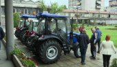 ПОДРШКА ЗА ПОЉОПРИВРЕДНИКЕ ИЗ КРАГУЈЕВЦА : За нове тракторе до 700 000 динара ПОДРШКА ЗА ПОЉОПРИВРЕДНИКЕ ИЗ КРАГУЈЕВЦА : За нове тракторе до 700 000 динара