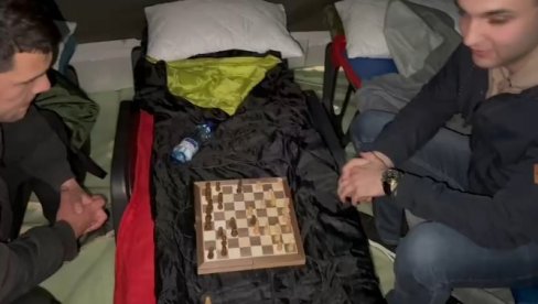 CELU NOĆ SA STUDENTIMA Novosti u Pionirskom parku (VIDEO)