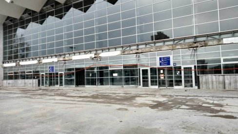 ШЕФ СТАНИЦЕ НИЈЕ РЕАГОВАО, ТУЖИЛАШТВО ОДБИЛО ДА ИСТРАЖУЈЕ: Полиција открила да су путници пријављивали да отпадају делови надстрешнице