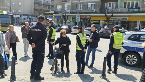 DELILI PREDNJA I ZADNJA SVETLA ZA BICIKLE: Akcija za bezbednost dvotočkaša u Jagodini (FOTO)
