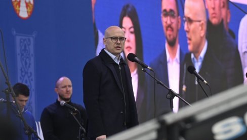 HOĆE DA UKINU ŠKOLSKO ZVONO I UPISIVANJE OCENA U DNEVNIK?!: Lider SNS Miloš Vučević zatečen suludim zahtevima blokadera (VIDEO)