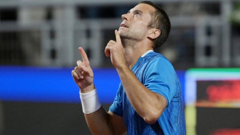 ДОБАР ПОЧЕТАК ГОДИНЕ: Ласло Ђере на корак од главног жреба Хонг Конга