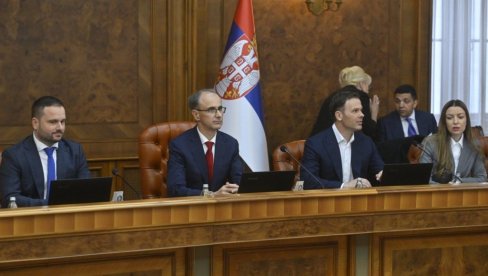 VLADA PROGLASILA DAN ŽALOSTI U SUBOTU: Povod godišnjica stradanja građana u padu nadstrešnice u Novom Sadu VLADA PROGLASILA DAN ŽALOSTI U SUBOTU: Povod godišnjica stradanja građana u padu nadstrešnice u Novom Sadu