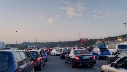 ŽIVIMO BOLJE Vučić: Više od 50 odsto je porast broja vozila na našim drumovima