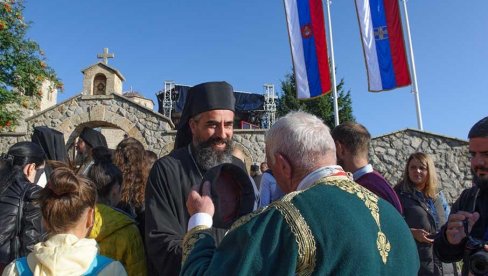 ПРИТИСАК НА ПОЛИЦИЈУ ТРАЈЕ ДВЕ СЕДМИЦЕ: Бијелопољско тужилаштво тражи инспектора за привођење и саслушање митрополита Методија