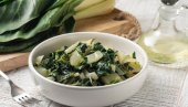 PROBAJTE NEŠTO SASVIM NOVO: Salata od zelja sa sosom od žumanaca PROBAJTE NEŠTO SASVIM NOVO: Salata od zelja sa sosom od žumanaca