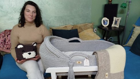 ANDŽELKINE HEKLANE KOLEVKE: Dok čeka zaposlenje u struci, Paraćinka savladala veštinu ručnog rada