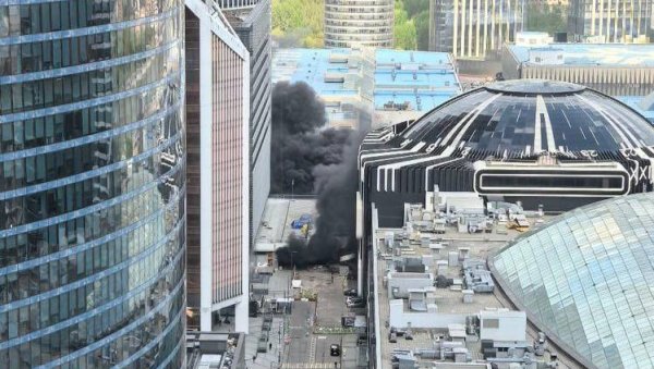 ТРИ СНАЖНЕ ДЕТОНАЦИЈЕ У МОСКВИ: Црни дим се надвио над градом (ВИДЕО) ТРИ СНАЖНЕ ДЕТОНАЦИЈЕ У МОСКВИ: Црни дим се надвио над градом (ВИДЕО)