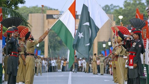 PAKISTAN ZVAO BRITANSKOG DIPLOMATU NA RAZGOVOR NAKON VIDEA SA PRETNJAMA: Britanska policija traži sav relevantni materijal