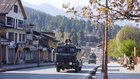 СТРАВИЧАН ДОГАЂАЈ: Три девојчице су скочиле са балкона свог стана на деветом спрату – ово је разлог