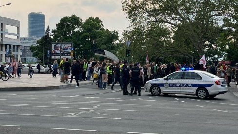 PAKLENI PLAN BLOKADERA FOTELJAŠA: Operacija blek boks za paralisanje Srbije PAKLENI PLAN BLOKADERA FOTELJAŠA: Operacija blek boks za paralisanje Srbije