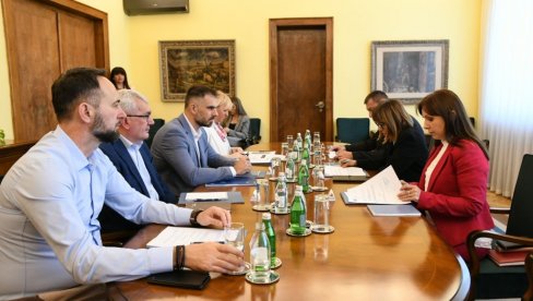СПОМЕНИК МИЛЕВИ МАРИЋ НА БЕОГРАДСКОМ КЕЈУ: Организациони одбор за обележавање 150 година од рођења славне српске научнице СПОМЕНИК МИЛЕВИ МАРИЋ НА БЕОГРАДСКОМ КЕЈУ: Организациони одбор за обележавање 150 година од рођења славне српске научнице