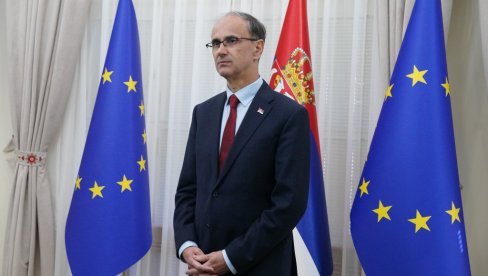 ПРЕМИЈЕР МАЦУТ ОСУДИО ВАНДАЛСКИ ЧИН У НОВОМ САДУ: Захтевам да се починилац у наредним сатима пронађе ПРЕМИЈЕР МАЦУТ ОСУДИО ВАНДАЛСКИ ЧИН У НОВОМ САДУ: Захтевам да се починилац у наредним сатима пронађе