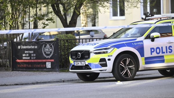 УХАПШЕН МАЛОЛЕТНИК: Осумњичен за троструко убиство у Шведској УХАПШЕН МАЛОЛЕТНИК: Осумњичен за троструко убиство у Шведској