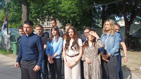СТУДЕНТИ КОЈИ ЖЕЛЕ ДА УЧЕ СЕ ОБРАЋАЈУ ИЗ ПИОНИРСКОГ ПАРКА (ВИДЕО)