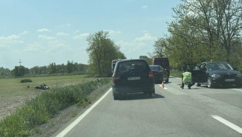 ТЕШКА НЕСРЕЋА КОД ЗРЕЊАНИНА: Погинуо мотоциклиста