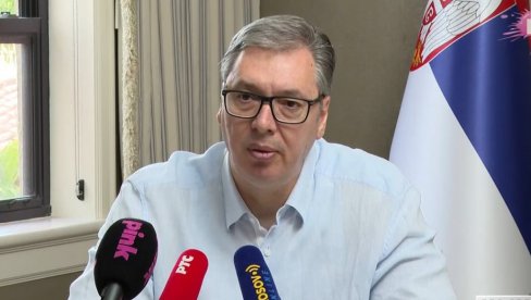 НЕ ЗНАМ ШТО СЕ ПРАВЕ ЛУДИ Вучић о уранку блокадера - Један тужни скуп