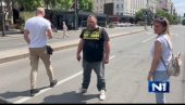 УРАДИО ЧОВЕК ИСТО ШТО ОНИ ВЕЋ ПЕТ МЕСЕЦИ РАДЕ СВИМ ГРАЂАНИМА Човек стао испред аутомобила Н1, Брнабић их упитала у чему је проблем?