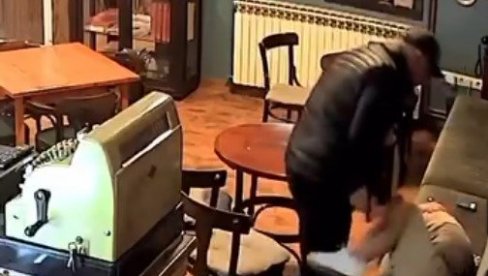 УХАПШЕН ЖАНДАРМ (48) ИЗ ШАПЦА КОЈИ ЈЕ ПРЕТУКАО ЖЕНУ: Огласио се МУП - Извадио пиштољ, па јој прислонио на главу (УЗНЕМИРУЈУЋИ ВИДЕО)