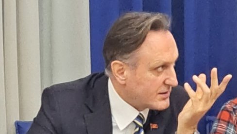 ЕРВИН УДОМИО РАНКА Црну Гору тресе нови скандал: Да ли је премијер знао за именовање Кривокапића ЕРВИН УДОМИО РАНКА Црну Гору тресе нови скандал: Да ли је премијер знао за именовање Кривокапића