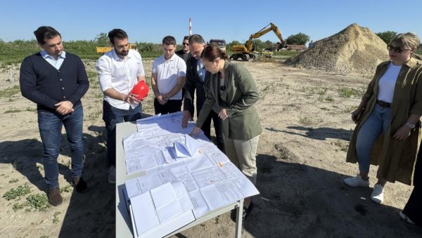 НАЈЗНАЧАЈНИЈИ ЕКОЛОШКИ ПРОЈЕКАТ: У Зрењанину је у току изградња примарног пречистача отпадних вода (ФОТО) НАЈЗНАЧАЈНИЈИ ЕКОЛОШКИ ПРОЈЕКАТ: У Зрењанину је у току изградња примарног пречистача отпадних вода (ФОТО)