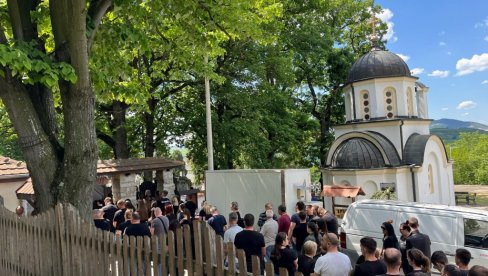 ТУГА ДО НЕБА: Жена која је преживела трагедију у Тополи не зна да су јој најмилији погинули