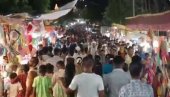 (УЗНЕМИРУЈУЋИ ВИДЕО) СТАМПЕДО У ХРАМУ: Има погинулих