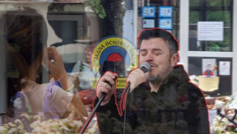 ПОСЛЕ РИБНИКАРА Познати певач преломио: Жена ми је дала отказ, деца су нам још гора! ПОСЛЕ РИБНИКАРА Познати певач преломио: Жена ми је дала отказ, деца су нам још гора!