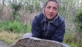 BOGAT ULOV PLEMENITE RIBE NA JEZERU: Milovan upecao šarana teškog skoro 12 kilograma