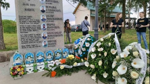 ОБЕЛЕЖЕНА ДРУГА ГОДИШЊИЦА МАСАКРА У МАЛОМ ОРАШЈУ И ДУБОНИ: Туга не уме да стане и нестане у времену ОБЕЛЕЖЕНА ДРУГА ГОДИШЊИЦА МАСАКРА У МАЛОМ ОРАШЈУ И ДУБОНИ: Туга не уме да стане и нестане у времену