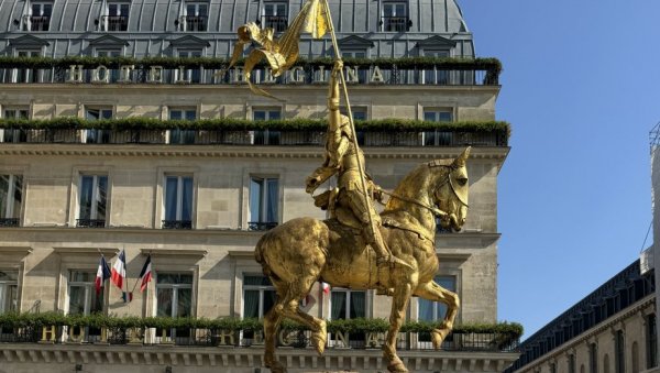 БЕЗ ПОКЛОЊЕЊА ЈОВАНКИ ОРЛЕАНКИ: Празник рада у Француској по традицији славили левичари, али и суверени десничари БЕЗ ПОКЛОЊЕЊА ЈОВАНКИ ОРЛЕАНКИ: Празник рада у Француској по традицији славили левичари, али и суверени десничари