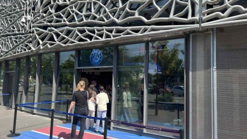 КОМШИЈЕ У ЕЛИТИ: Париз и ПСЖ ће играти на стадионима удаљеним тачно 40 метара