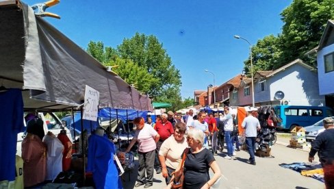 СВЕ ЈЕ СПРЕМНО ЗА ЂУРЂЕВДАНСКИ ВАШАР: Параћин, град богате вашарске традиције (ФОТО)