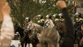 ПОЛИЦИЈА ОДУЗЕЛА ВОЗАЧКЕ Свадбена колона блокирала град - пролазили кроз црвено, возили у супротном смеру