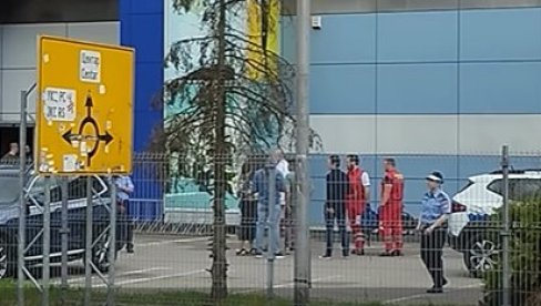 UBIJEN MUŠKARAC U BANJALUCI: Pucnjava ispred tržnog centra UBIJEN MUŠKARAC U BANJALUCI: Pucnjava ispred tržnog centra