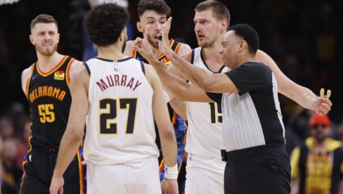 LJUDI, SLUŠAJTE! Nikola Jokić ponovo digao glas na tajm-autu (VIDEO)
