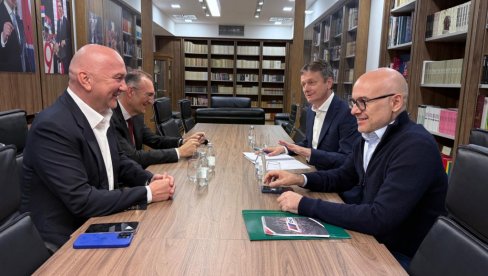 ВУЧЕВИЋ СЕ САСТАО СА ПОПОВИЋЕМ: Сваки удар на председника Вучића крије жељу да се сруши наша држава