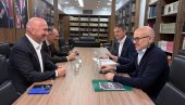 ВУЧЕВИЋ СЕ САСТАО СА ПОПОВИЋЕМ: Сваки удар на председника Вучића крије жељу да се сруши наша држава ВУЧЕВИЋ СЕ САСТАО СА ПОПОВИЋЕМ: Сваки удар на председника Вучића крије жељу да се сруши наша држава