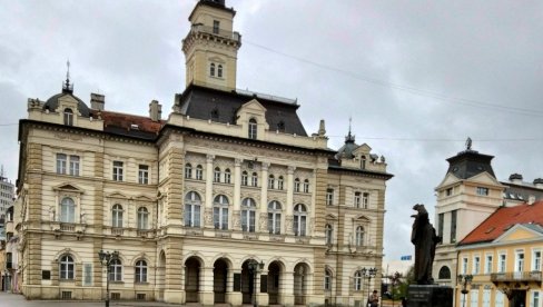 МАТУРСКИ ПАНОИ У ЦЕНТРУ НОВОГ САДА: И ове године обезбеђен простор за фотографије средњошколаца