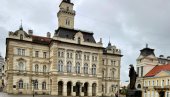 МАТУРСКИ ПАНОИ У ЦЕНТРУ НОВОГ САДА: И ове године обезбеђен простор за фотографије средњошколаца