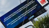 МОЋНА ПОРУКА ЗА ВУЧИЋА: Ево шта пише на билбордима широм Москве (ФОТО) МОЋНА ПОРУКА ЗА ВУЧИЋА: Ево шта пише на билбордима широм Москве (ФОТО)
