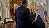ВУЧИЋ УРУЧИО ОРДЕН ПАТРИЈАРХУ КИРИЛУ: Председник се обратио на руском