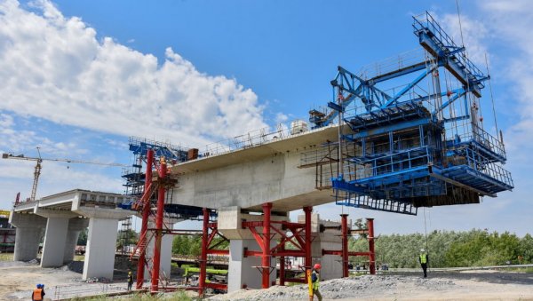 УЛАГАЊЕ У ЗДРАВСТВО ПРИОРИТЕТНО: Маја Гојковић о пртотеклих годину дана њеног мандата, коју су обележила улагања УЛАГАЊЕ У ЗДРАВСТВО ПРИОРИТЕТНО: Маја Гојковић о пртотеклих годину дана њеног мандата, коју су обележила улагања