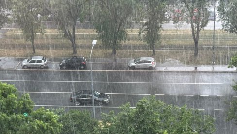 NAJNOVIJE UPOZORENJE RHMZ: U naredna dva sata pljuskovi će pogoditi ove delove Srbije NAJNOVIJE UPOZORENJE RHMZ: U naredna dva sata pljuskovi će pogoditi ove delove Srbije